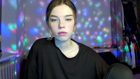 Snapshot of lunaastar_ chatting on December 6, 4:38 pm lunaastar_ online show from December 6, 4:38 pm