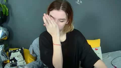 Snapshot of lunaastar_ chatting on December 12, 10:24 am lunaastar_ online show from December 12, 10:24 am