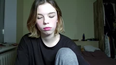 Snapshot of lunaastar_ chatting on December 14, 4:09 pm lunaastar_ online show from December 14, 4:09 pm