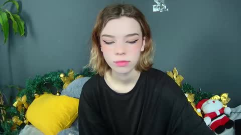 Snapshot of lunaastar_ chatting on December 20, 10:49 am lunaastar_ online show from December 20, 10:49 am