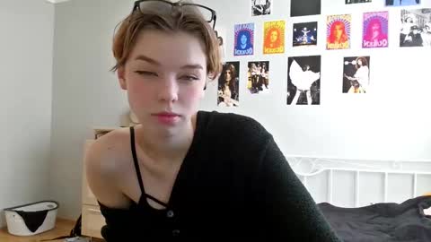 Snapshot of lunaastar_ chatting on January 6, 11:29 am lunaastar_ online show from January 6, 11:29 am