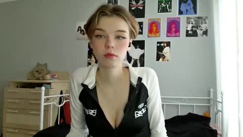 Snapshot of lunaastar_ chatting on January 8, 12:15 pm lunaastar_ online show from January 8, 12:15 pm