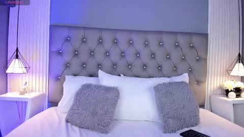 Luna  online show from December 4, 5:32 pm