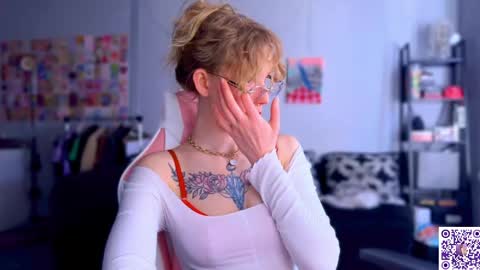 Snapshot of lunacyy chatting on May 30, 3:31 pm Britney online show from May 30, 3:31 pm
