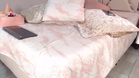 Snapshot of lunaflorez_ chatting on December 22, 7:31 pm LUNA online show from December 22, 7:31 pm