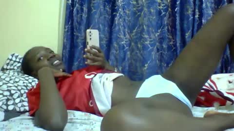 Snapshot of lunah_kitty chatting on April 9, 6:19 am lunah_kitty online show from April 9, 6:19 am