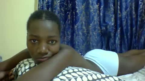 Snapshot of lunah_kitty chatting on April 12, 2:55 pm lunah_kitty online show from April 12, 2:55 pm