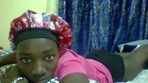 Snapshot of lunah_kitty chatting on May 3, 10:10 am lunah_kitty online show from May 3, 10:10 am