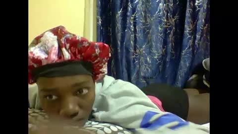 Snapshot of lunah_kitty chatting on May 4, 3:24 am lunah_kitty online show from May 4, 3:24 am