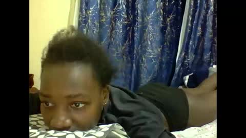 Snapshot of lunah_kitty chatting on May 7, 10:42 am lunah_kitty online show from May 7, 10:42 am