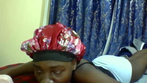 Snapshot of lunah_kitty chatting on May 12, 8:55 am lunah_kitty online show from May 12, 8:55 am