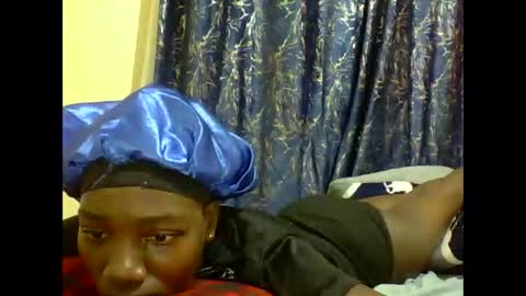 Snapshot of lunah_kitty chatting on May 13, 9:06 am lunah_kitty online show from May 13, 9:06 am