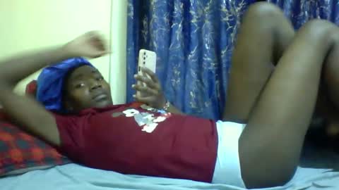 Snapshot of lunah_kitty chatting on May 15, 6:09 am lunah_kitty online show from May 15, 6:09 am