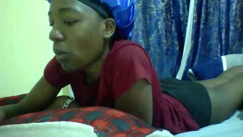 Snapshot of lunah_kitty chatting on May 16, 12:15 pm lunah_kitty online show from May 16, 12:15 pm