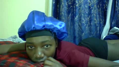 Snapshot of lunah_kitty chatting on May 17, 12:19 am lunah_kitty online show from May 17, 12:19 am