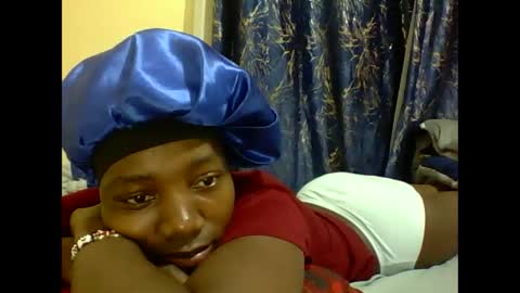 Snapshot of lunah_kitty chatting on May 18, 4:07 am lunah_kitty online show from May 18, 4:07 am