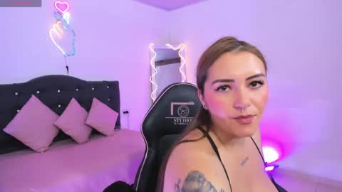 LUNA KITTY  online show from April 21, 11:38 am