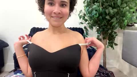 Snapshot of lunaloopzz chatting on April 28, 2:10 am lunaloopzz online show from April 28, 2:10 am
