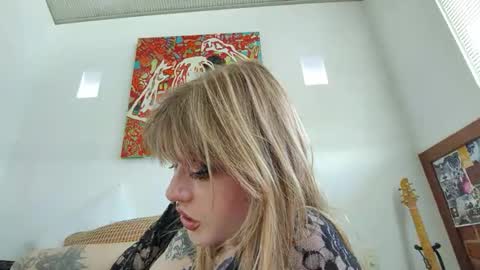 Snapshot of lunalovetea chatting on November 5, 7:30 am Billie Bubbles online show from November 5, 7:30 am