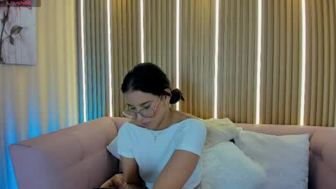 lunamillers_ online show from June 4, 4:18 am