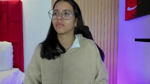 lunamillers_ online show from June 30, 4:57 am