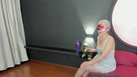 Snapshot of lunamisteriosa_ chatting on June 23, 12:03 pm lunamisteriosa_ online show from June 23, 12:03 pm