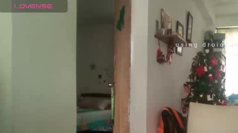 Snapshot of lunamoon_17 chatting on December 3, 4:17 pm LUNA online show from December 3, 4:17 pm