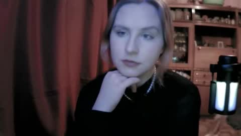 lunamystique_ online show from February 16, 6:59 pm