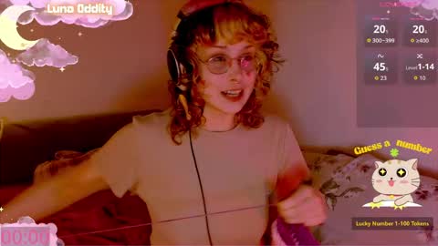 Snapshot of lunaoddity chatting on April 28, 9:31 pm Luna online show from April 28, 9:31 pm