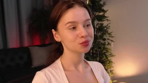 lunaolivia_ online show from November 25, 1:11 pm