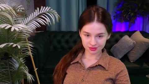 lunaolivia_ online show from November 29, 12:52 pm