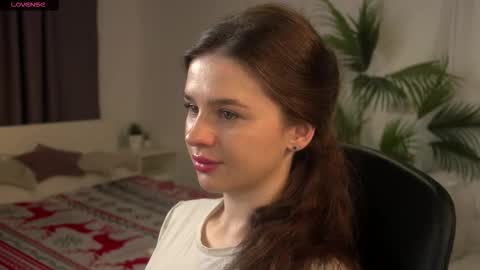 lunaolivia_ online show from March 1, 1:35 pm