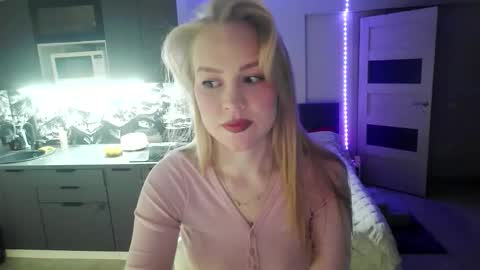 lunapeony online show from February 23, 3:09 pm