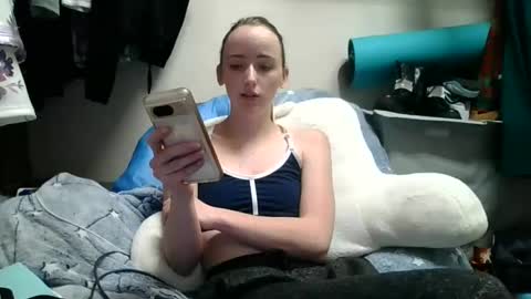 Snapshot of lunapixie2020 chatting on December 10, 4:02 am lunapixie2020 online show from December 10, 4:02 am