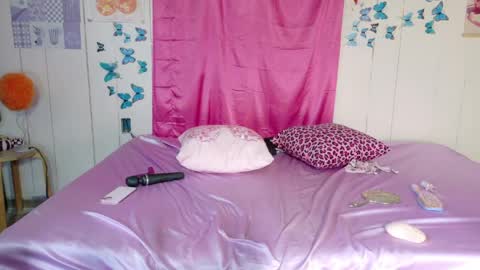 Snapshot of lunaquinn45 chatting on May 3, 2:12 pm lunaquinn45 online show from May 3, 2:12 pm