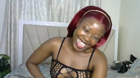 Snapshot of lunar_chocolate000 chatting on April 9, 7:08 pm Smiley online show from April 9, 7:08 pm