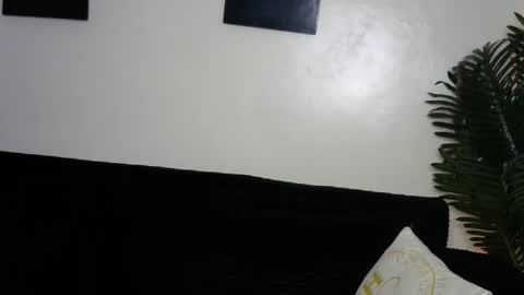 Snapshot of lunar_chocolate000 chatting on April 16, 6:47 am Smiley online show from April 16, 6:47 am