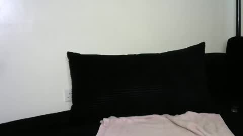 Snapshot of lunar_chocolate000 chatting on April 19, 8:02 am Smiley online show from April 19, 8:02 am
