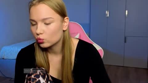 Snapshot of lunar_flare chatting on November 7, 12:05 pm Luna online show from November 7, 12:05 pm