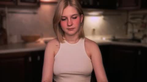 Snapshot of lunar_mira chatting on November 21, 12:15 pm Lunar Mira online show from November 21, 12:15 pm