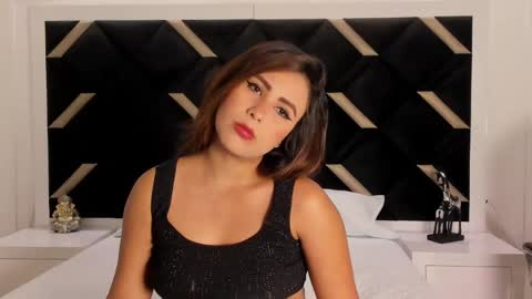 Snapshot of lunara_vall chatting on April 26, 8:50 pm Lia 3 online show from April 26, 8:50 pm