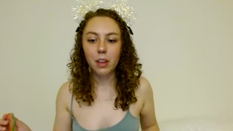 Snapshot of lunardaze chatting on May 8, 5:02 am lunar daze online show from May 8, 5:02 am