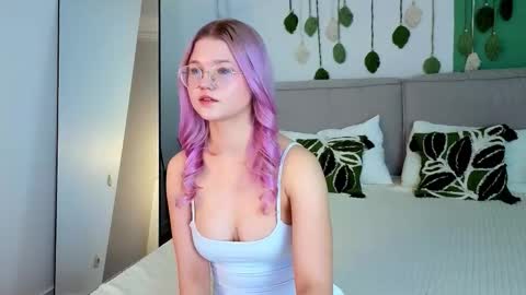 lunariafox online show from March 28, 2:38 pm