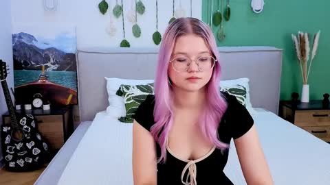 lunariafox online show from March 29, 2:39 pm