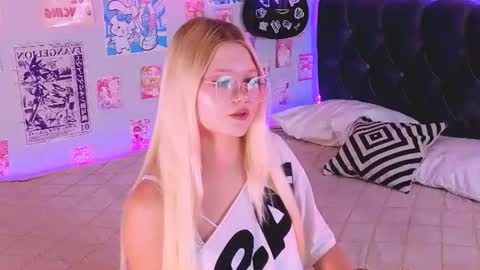 lunariafox online show from July 28, 3:21 pm