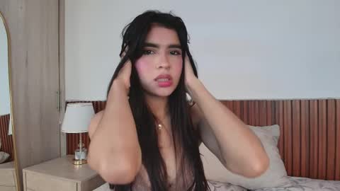 Luna Rousse online show from April 7, 3:18 am