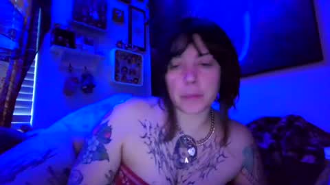 Snapshot of lunarqueen420 chatting on July 1, 9:14 pm lunarqueen420 online show from July 1, 9:14 pm