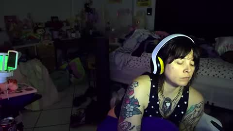 Snapshot of lunarqueen420 chatting on July 2, 4:18 am lunarqueen420 online show from July 2, 4:18 am