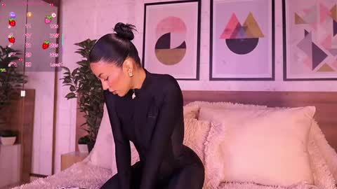 Luna Ruso  online show from March 24, 8:25 pm