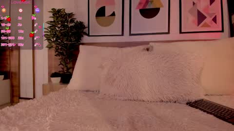 Luna Ruso  online show from April 6, 8:10 pm